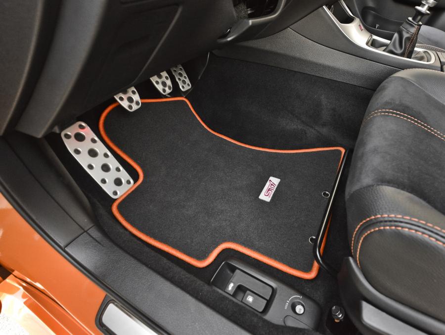  Subaru Impreza WRX STi 2013 года  (US) (фото 10 из 40)